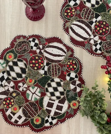 Christmas Ornament Bauble Pattern Scalloped Beaded Placemat