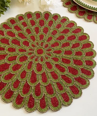 Red and Green Scalloped Border Round Beaded Placemat